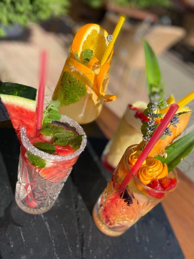 バヤ Malom Club Panzio Bed & Breakfast エクステリア 写真